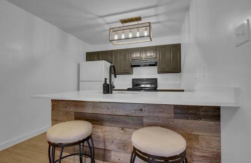 Riverside Apartment | Condo near downtown Austin!