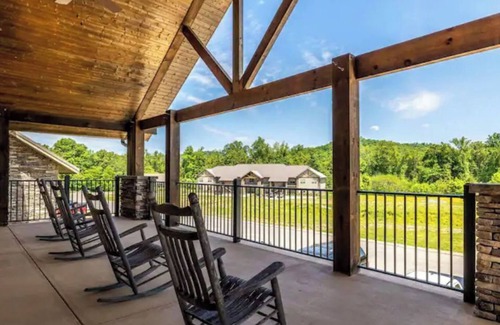 Townsend Condo | Condo nestled in the Smokies with pool!