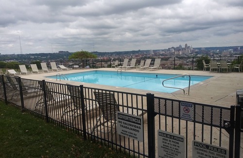 Cincinnati Condo | Condo on a Hill with an Outdoor Pool