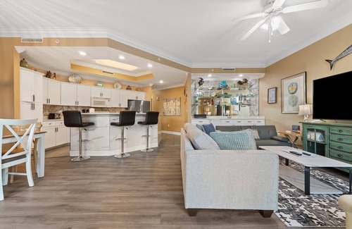 Orange Beach Condo | 🌞Condo on Bay w/Boat Slip - Phoenix On The Bay1108