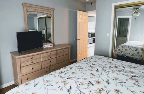 Lakeland Condo | Condo on the water at Lake Ozark, minutes from Bagnell Dam!