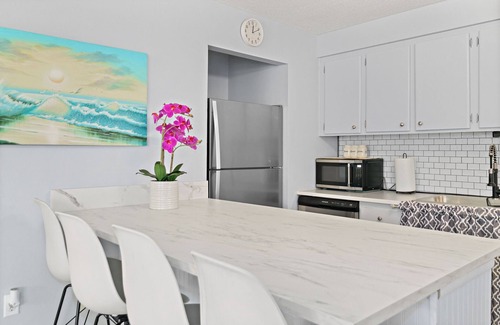Cape Caneveral Beach Gardens Condo | Condo | Pool | Walk to the beach