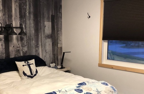 Magog Condo | Condo~£ac & Mountain~small cozy n'est-Lake Memphremagog
