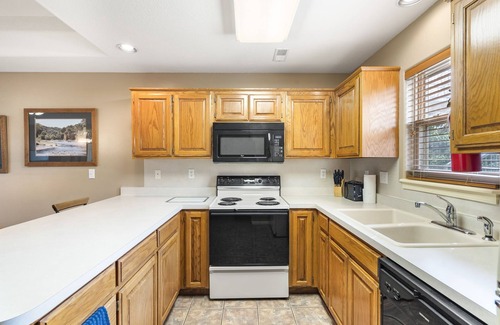 Branson West Condo | Condo & Suite with Lock-off Connection in Serene, Gated Community