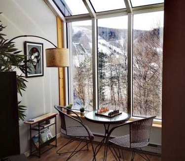 Stoneham Apartment | Condo sur 2 niveaux avec magnifique vue sur la montagne