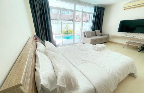 Ban Bang Saen Apartment | Condo The Beach Bangsaen 327-2 Pool-Access