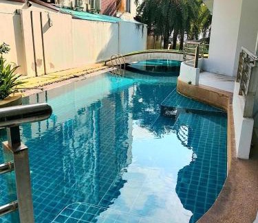 Ban Bang Saen Apartment | Condo The Beach Bangsaen 327-2 Pool-Access