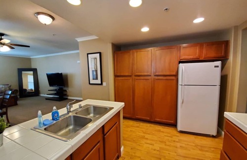 Westlake Condo | Condo w/Gym/Pool & Garage- Near Downtown & Airport