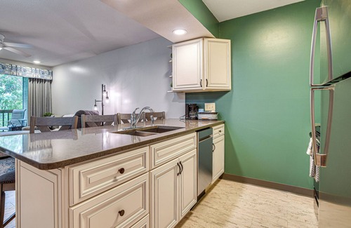 Notch Estates Condo | Condo w/Lake Access ~ 2 Mi to Silver Dollar City!