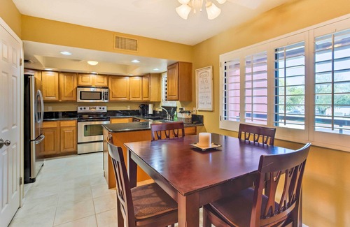Paradise Valley Village Condo | Condo w/Pool Access, 8 Mi to Phoenix Mtn Preserve