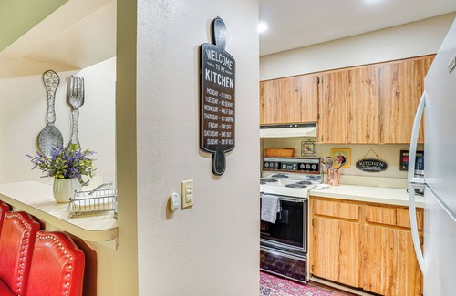 Deltona Lakes Condo | Condo w/Pool & Beach Access Near Theme Park
