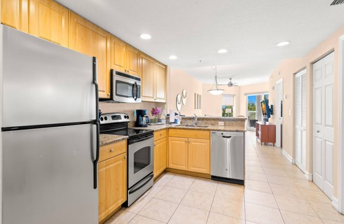 Capri Isle Condo | Condo with Balcony- Pool, Hot Tub Access + Short Walk to Beach!