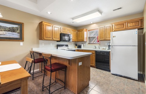 Branson West Condo | Condo with Fireplace and Jetted Tub at StoneBridge Resort