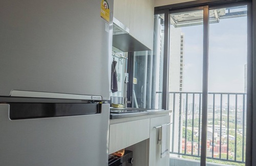 Bang Kaeo Condo | Condo with gym, pool, coworking areas, convenience store and shuttle van to BTS