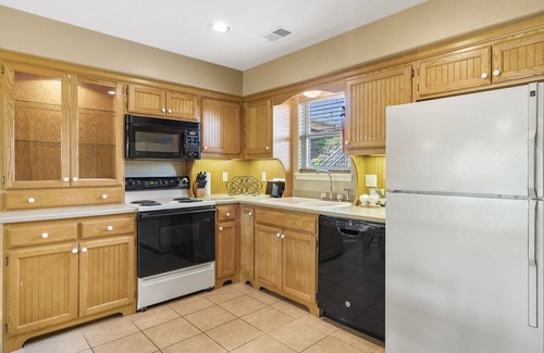 Branson West Condo | Condo with Jetted Tub, Fireplace, and Private Balcony