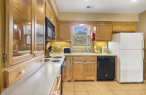 Branson West Condo | Condo with Jetted Tub, Fireplace, and Private Balcony