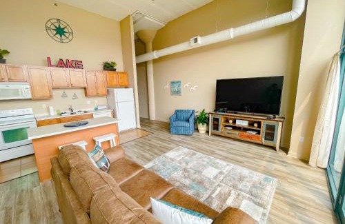 Sandusky Apartment | Condo with Lake & Cedar Point Views From Balcony.