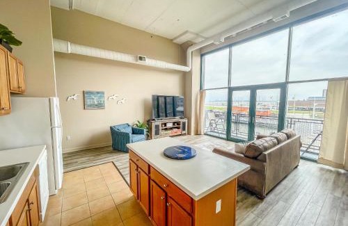 Sandusky Apartment | Condo with Lake & Cedar Point Views From Balcony.