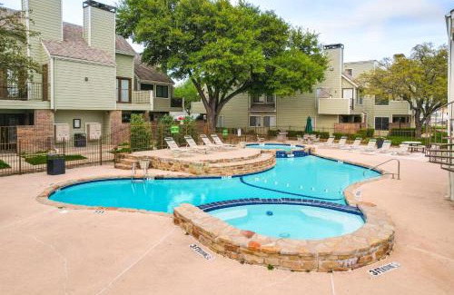 Fort Worth Apartment | Condo with Pool Access 3 Mi to Downtown Fort Worth!