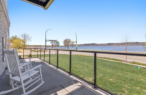 Lake City Condo | Condo with stunning views of Lake Pepin - Attached Garage - Unit 101