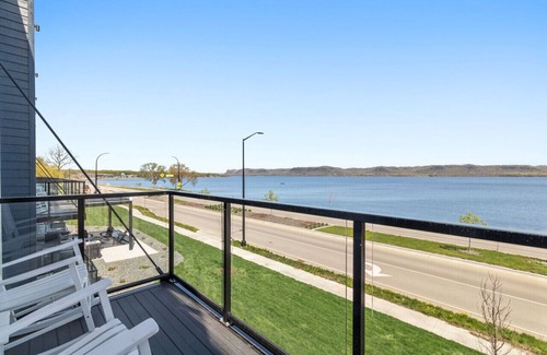 Lake City Condo | Condo with stunning views of Lake Pepin - Assigned Garage - Unit 207