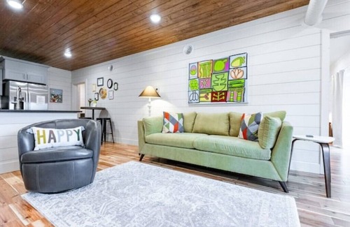 Cullman Apartment | Condominium B in the Hollernn