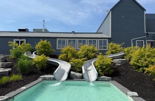 Beaupre Apartment | Condos Vacances MSA 2CH - incluant piscine et spas extérieurs OUVERTS À L'ANNÉE!