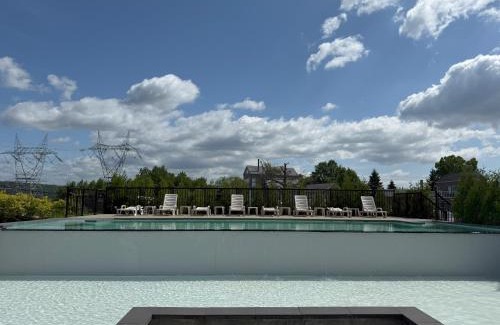 Beaupre Resort | Condos Vacances MSA - incluant piscine et spas extérieurs chauffés à L'ANNÉE!