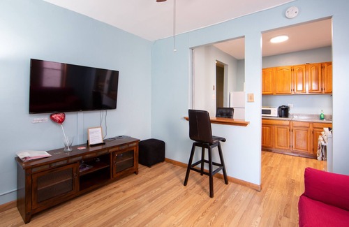 Brooklyn Apartment | Coney Island * 1 BLOCK TO BEACH & AREA AMUSEMENTS CAFE AMPHITHEATER