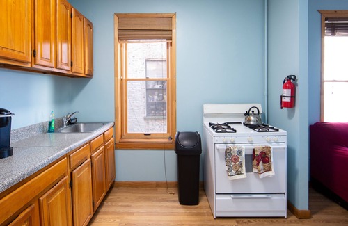 Brooklyn Apartment | Coney Island * 1 BLOCK TO BEACH & AREA AMUSEMENTS CAFE AMPHITHEATER