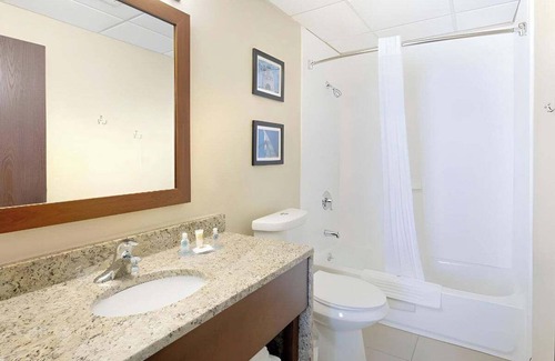 Greenwich Hotel | Conference Inn & Suites Wichita
