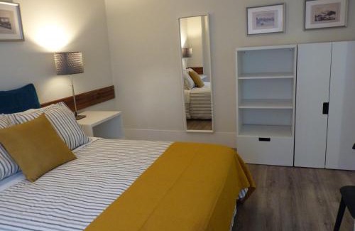 Sao Joao de Deus Apartment | Confortable 1 Bedroom Apartment at Roma Avenue - 1A