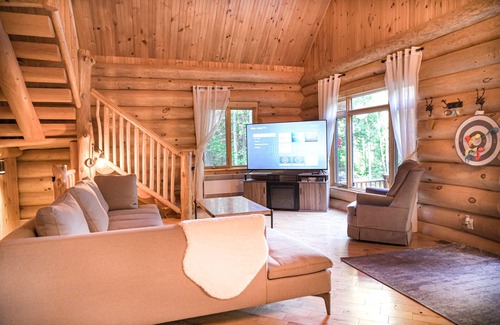 Mandeville Ski Chalet | Confortable 4 chambres avec Spa 4 saisons /Cozy 4 bedrooms with Spa