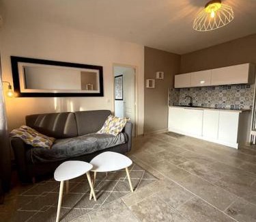 Villeneuve-Loubet Apartment | CONFORTABLE T2, PARKING PRIVE dans RESIDENCE SECURISEE