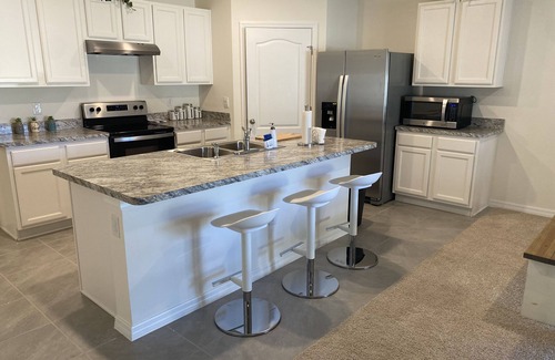 Haines City House | Confy 4 Bed to enjoy! 30 minutes from Disney