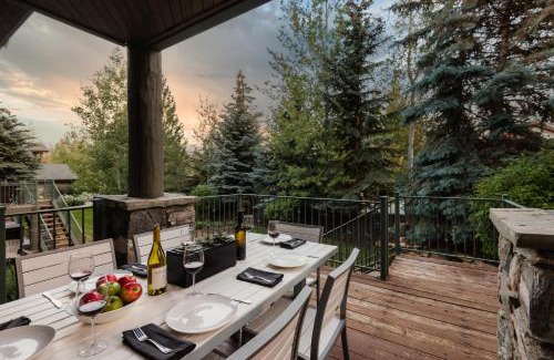 Park Meadows House | Conifer by AvantStay Secluded Cabin Amongst the Trees w Hot Tub