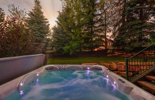 Park Meadows House | Conifer by AvantStay Secluded Cabin Amongst the Trees w Hot Tub