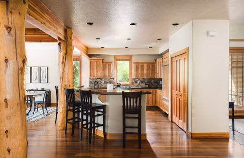 Park Meadows Cabin | Conifer by AvantStay | Secluded Cabin Amongst the Trees w/Hot Tub
