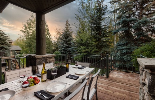 Park Meadows Cabin | Conifer by AvantStay | Secluded Cabin Amongst the Trees w/Hot Tub