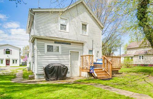 Conneaut House | Conneaut Vacation Rental with Deck Near Lake Erie!