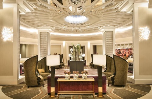 Whitehaven Hotel | Connecting King Courtyard-Outdoor Pool -Restaurants -Gym -Airport Shuttle