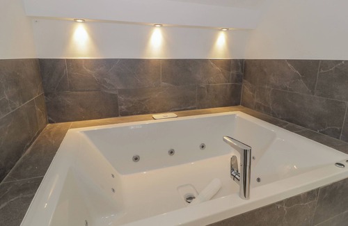 Hendrerwydd Cottage | CONOR’S COTTAGE, pet friendly, character holiday cottage in Denbigh