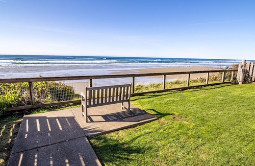 Yachats House | Conrad Cottage - Expansive ocean views