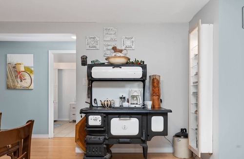 Consecon Apartment | Consecon Cove-North beach PEC