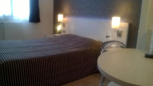 Chateau-Gontier Hotel | Contact Hôtel du Cerf