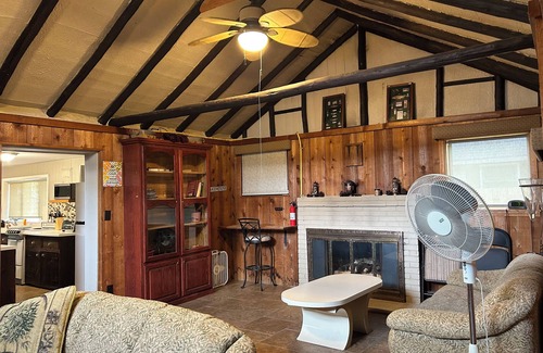Pigeon Cottage | Contactless Check In - Sand Point Private Lake/Beachfront Cottage