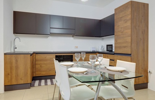 St. Andrew's Apartment | Contemporary 1 Bedroom Gem in Swieqi