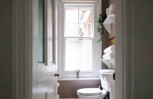 Lewes Apartment | Contemporary 2 Bedroom Flat in Lewes