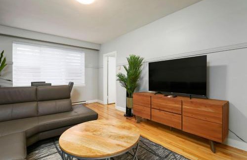 Cote-Des-Neiges—Notre-Dame-De-Grace Apartment | Contemporary 2BR Stylish Comfort on MTL West