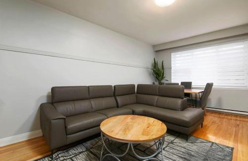 Cote-Des-Neiges—Notre-Dame-De-Grace Apartment | Contemporary 2BR Stylish Comfort on MTL West